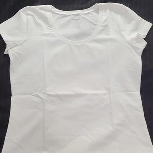 NWT White Crew Neck T-Shirt with stretch